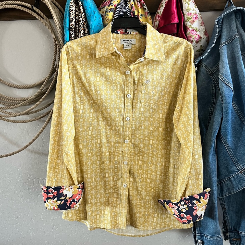 Women’s Ariat Button Down Fitted